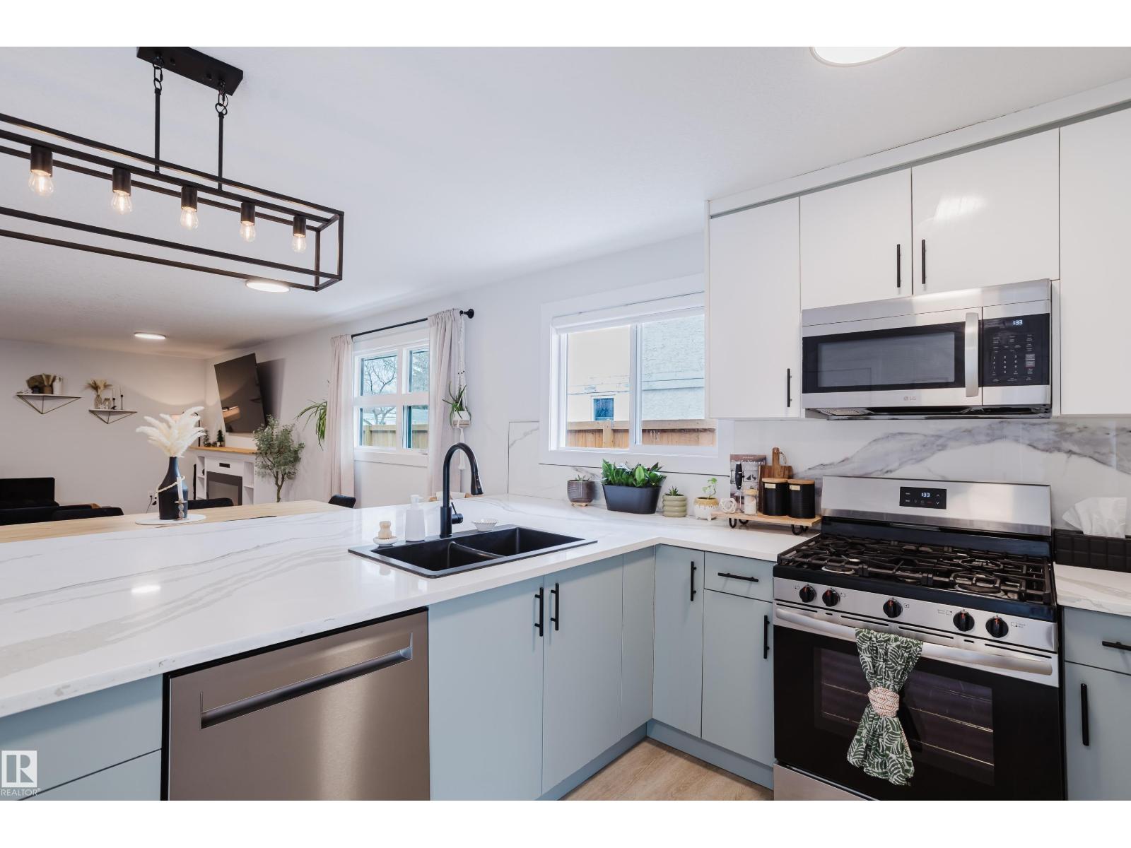 13 LORRAINE CR, St. Albert