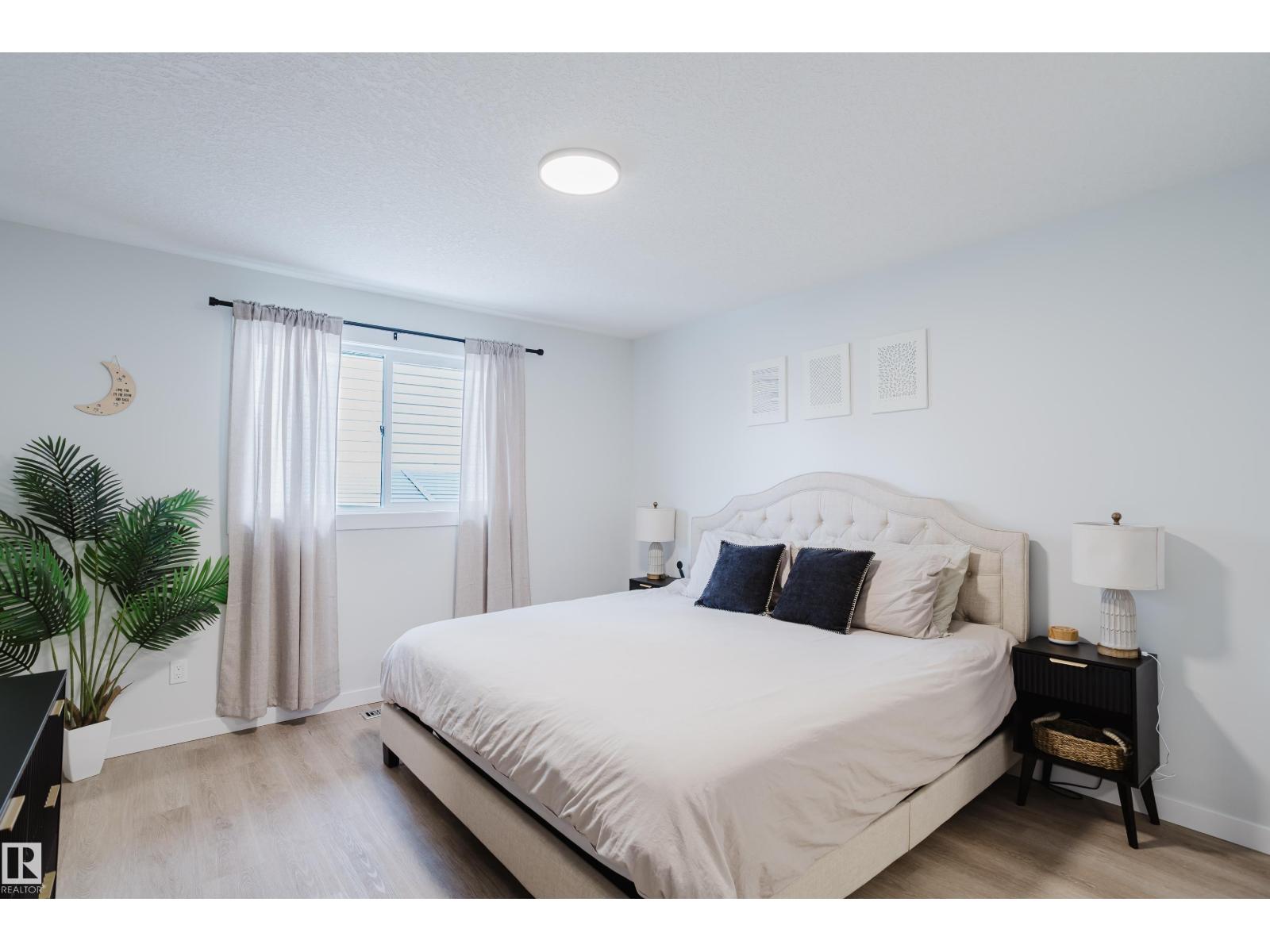 13 LORRAINE CR, St. Albert