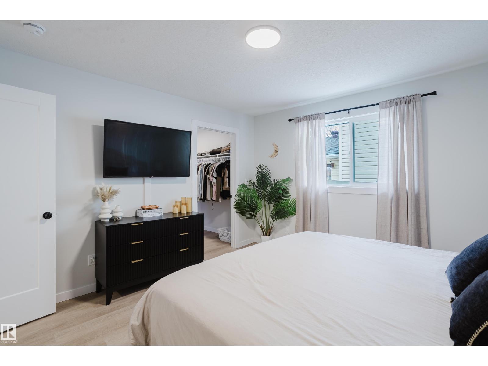 13 LORRAINE CR, St. Albert