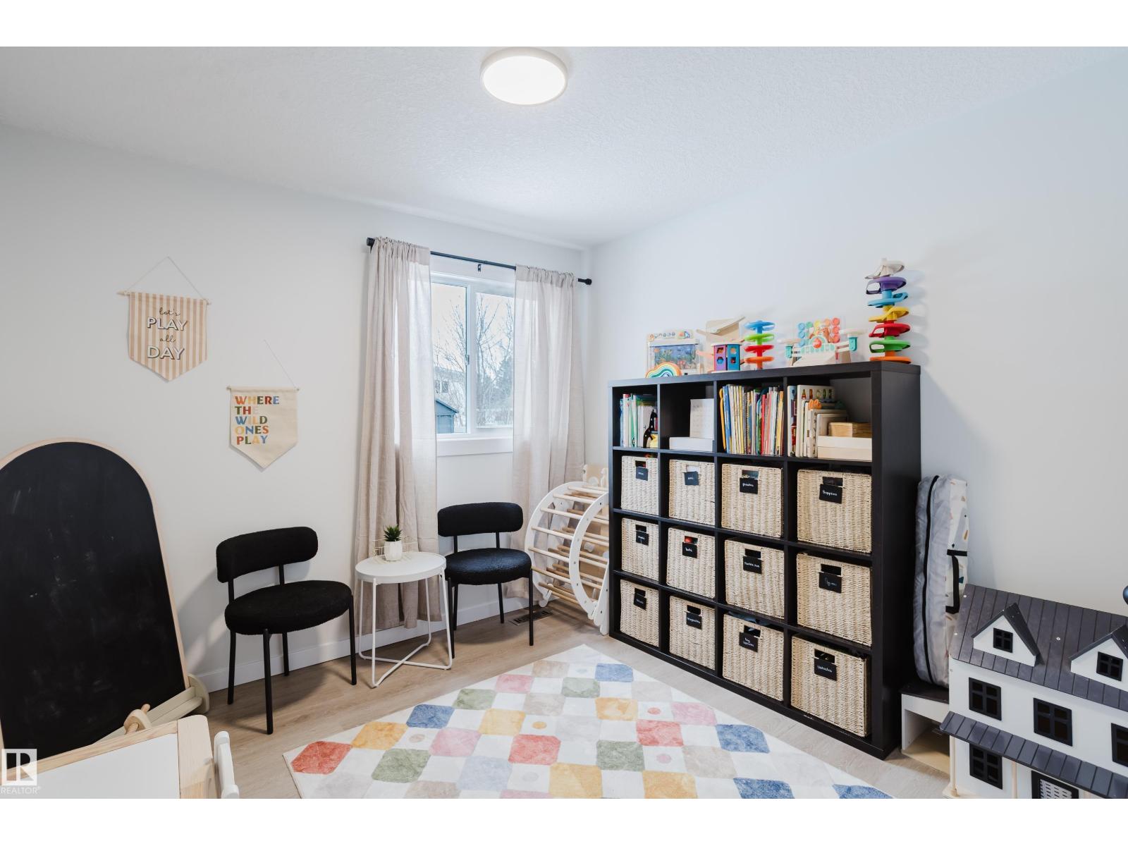 13 LORRAINE CR, St. Albert