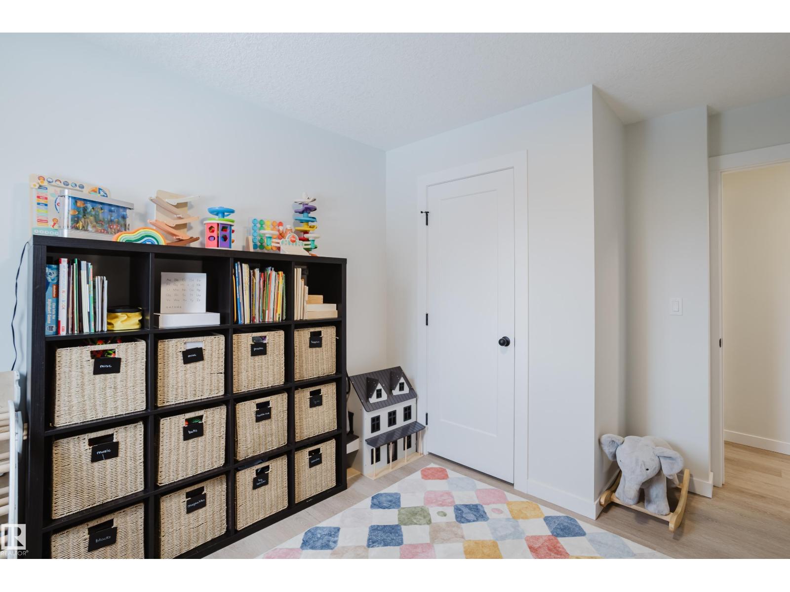 13 LORRAINE CR, St. Albert