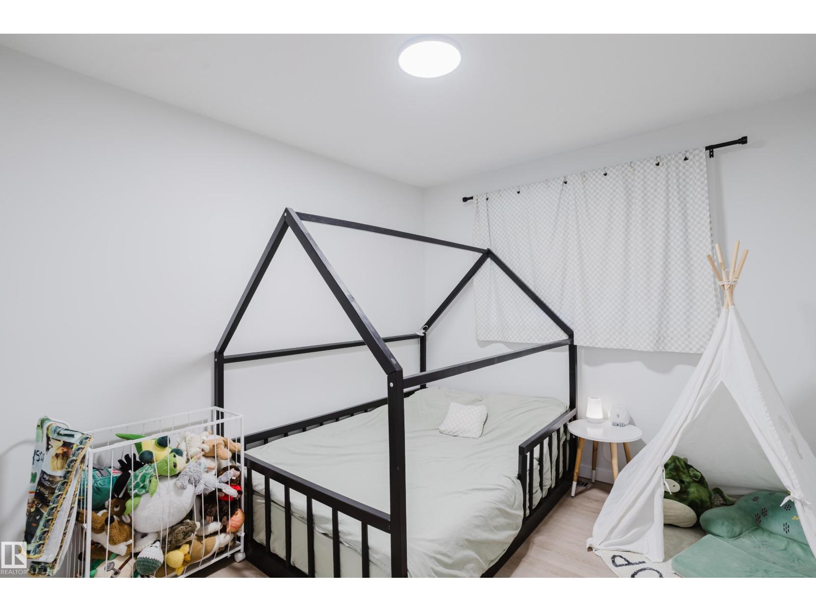 13 LORRAINE CR, St. Albert