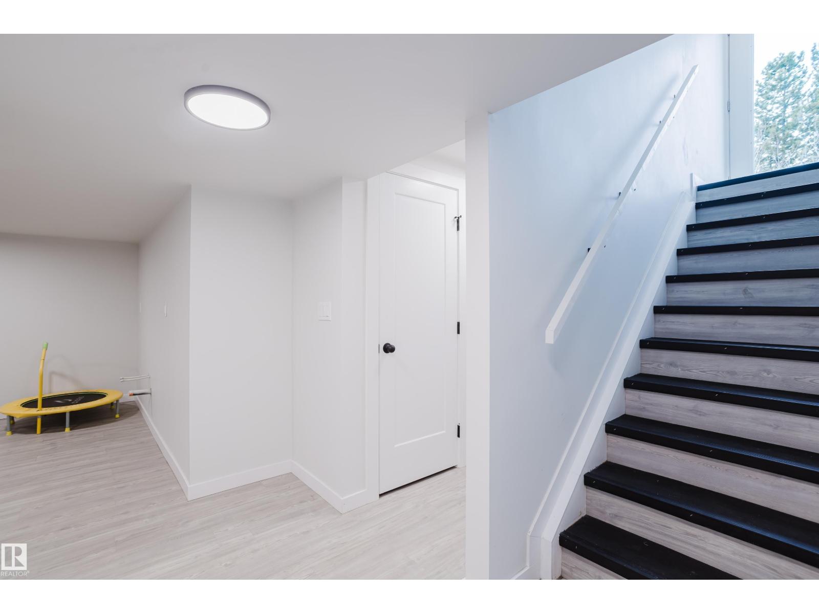 13 LORRAINE CR, St. Albert