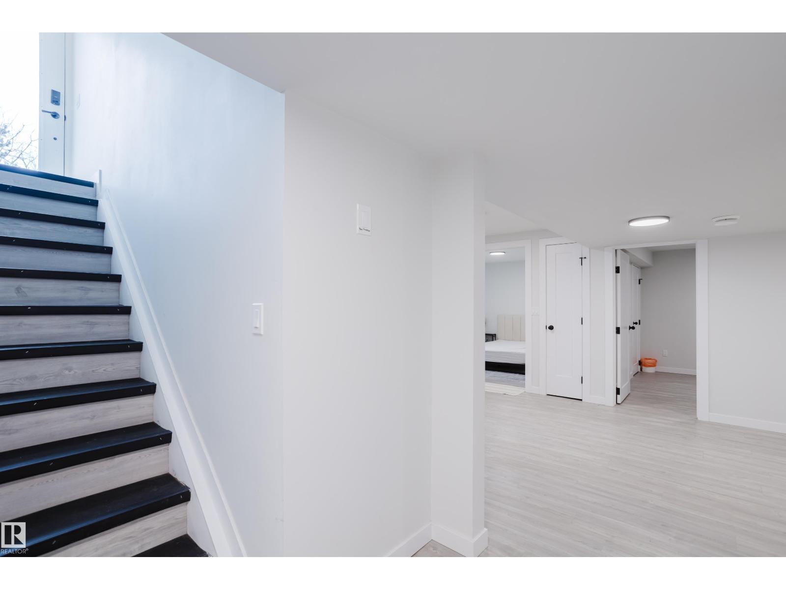 13 LORRAINE CR, St. Albert