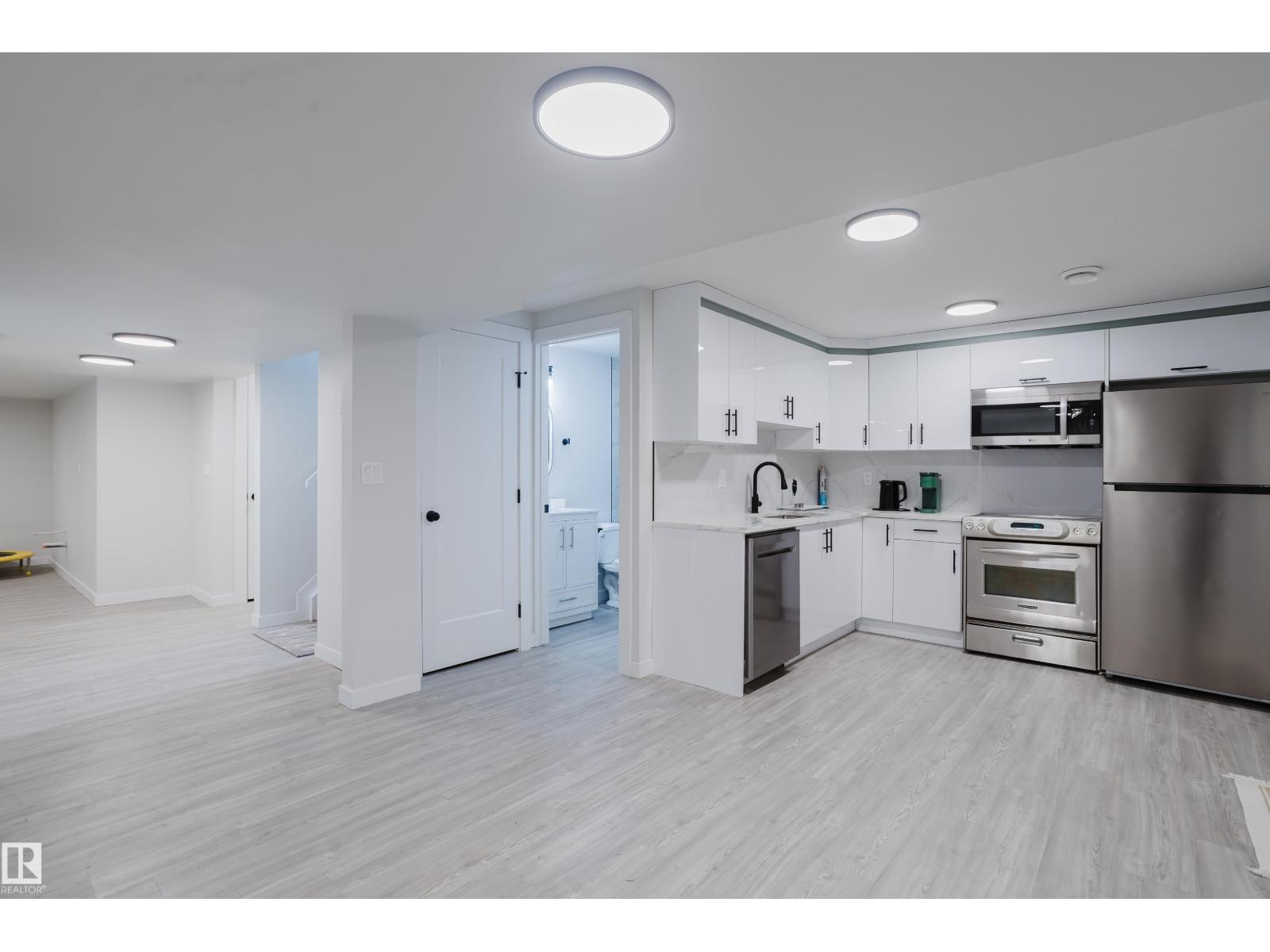 13 LORRAINE CR, St. Albert