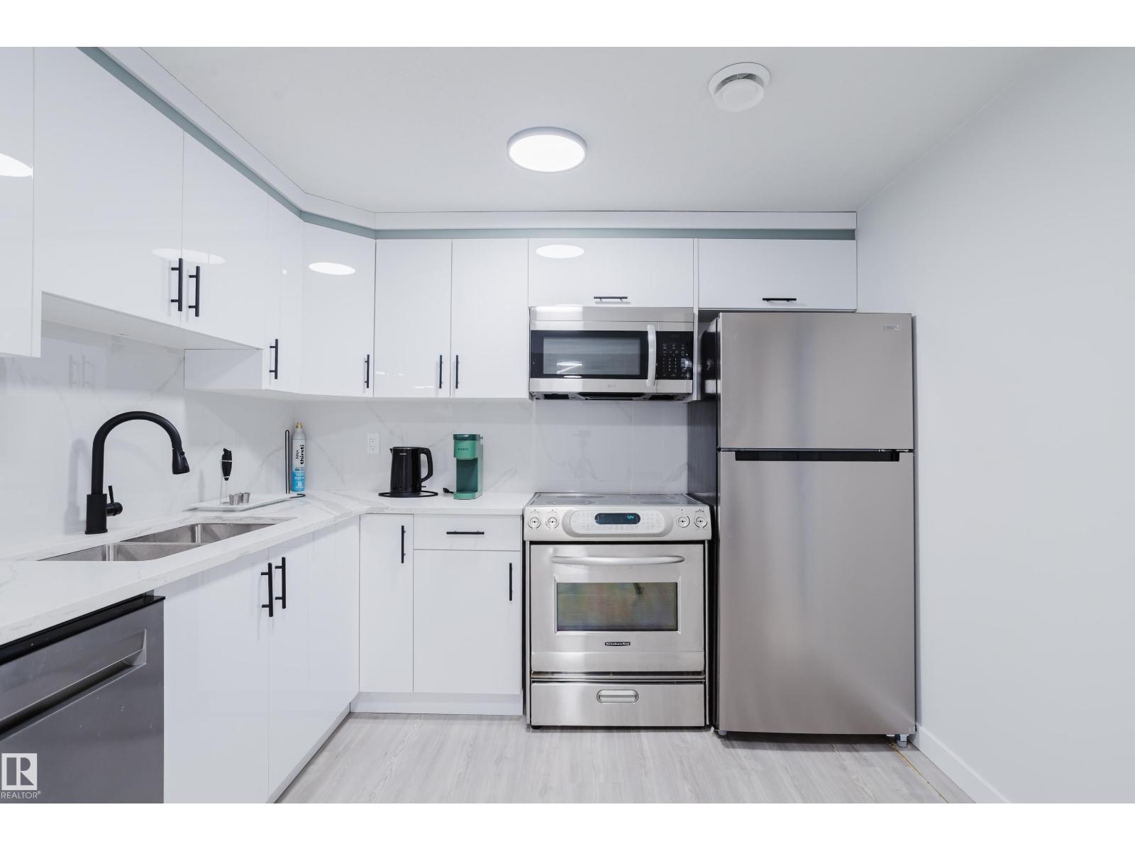 13 LORRAINE CR, St. Albert