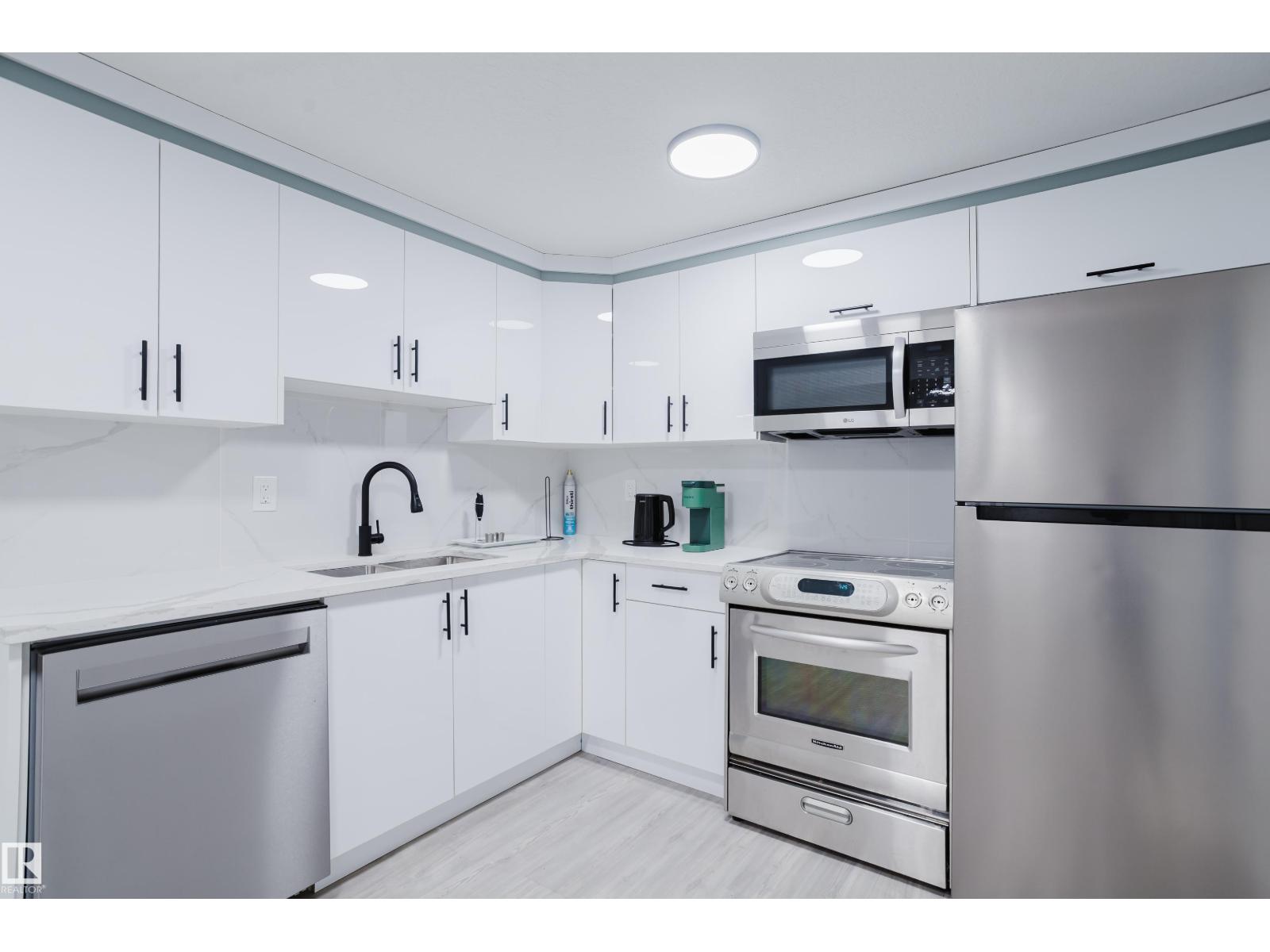 13 LORRAINE CR, St. Albert