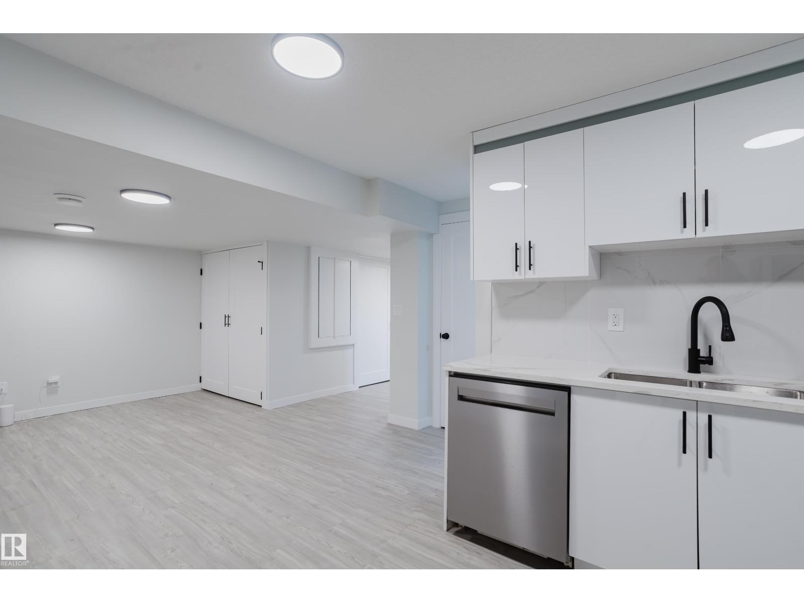 13 LORRAINE CR, St. Albert