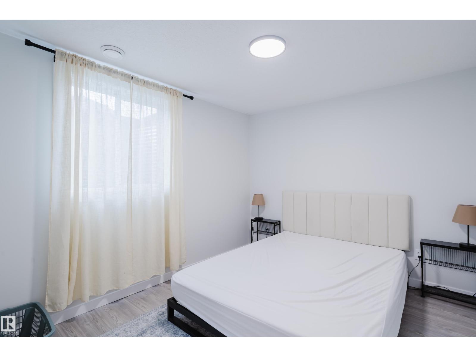 13 LORRAINE CR, St. Albert