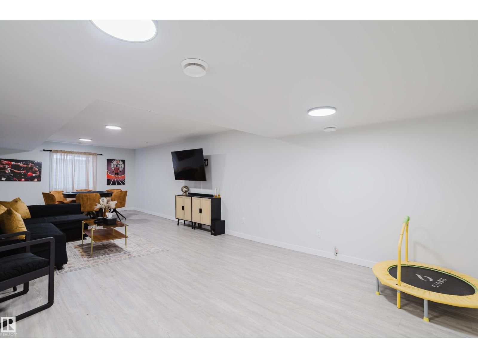 13 LORRAINE CR, St. Albert