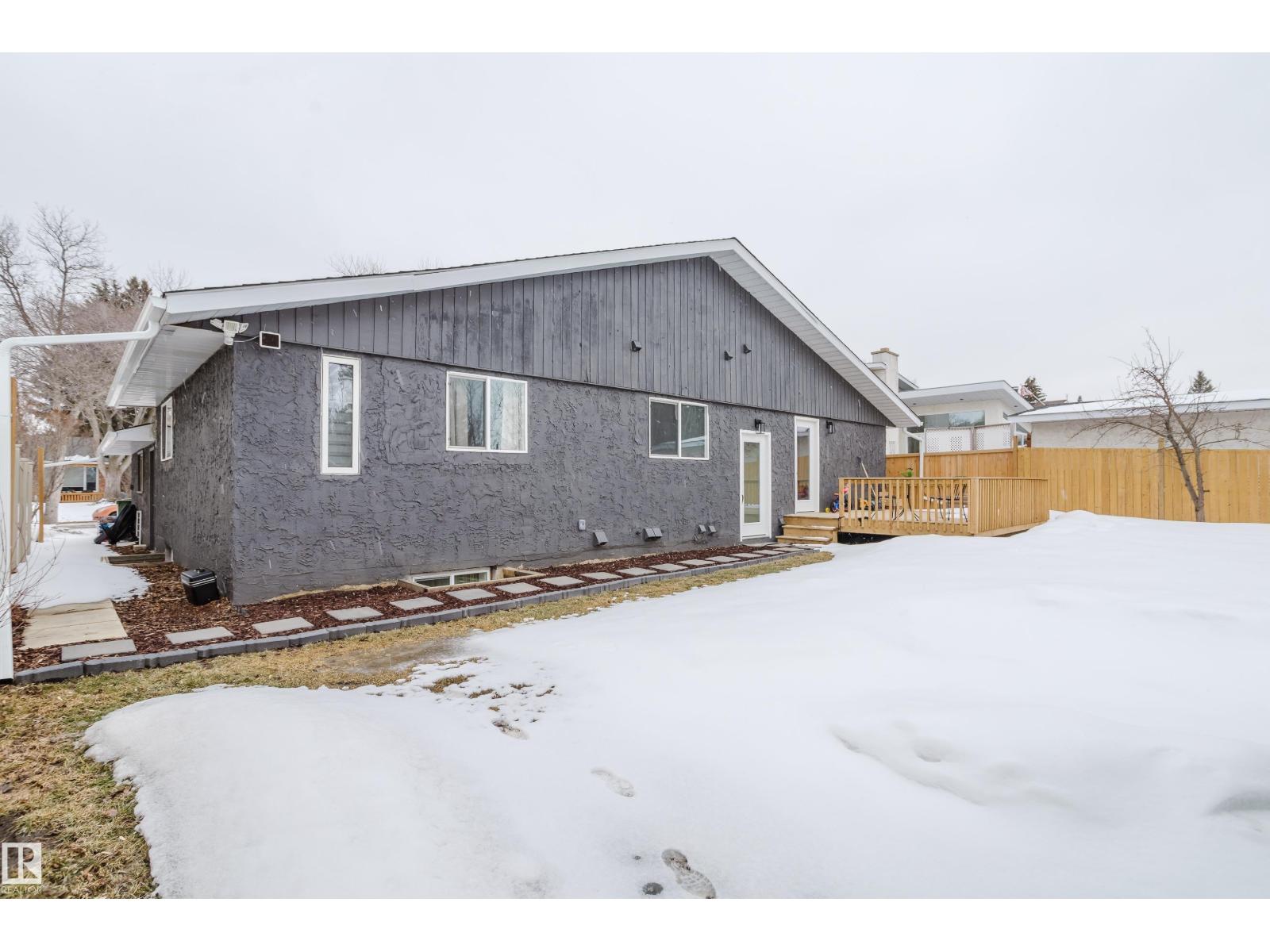 13 LORRAINE CR, St. Albert