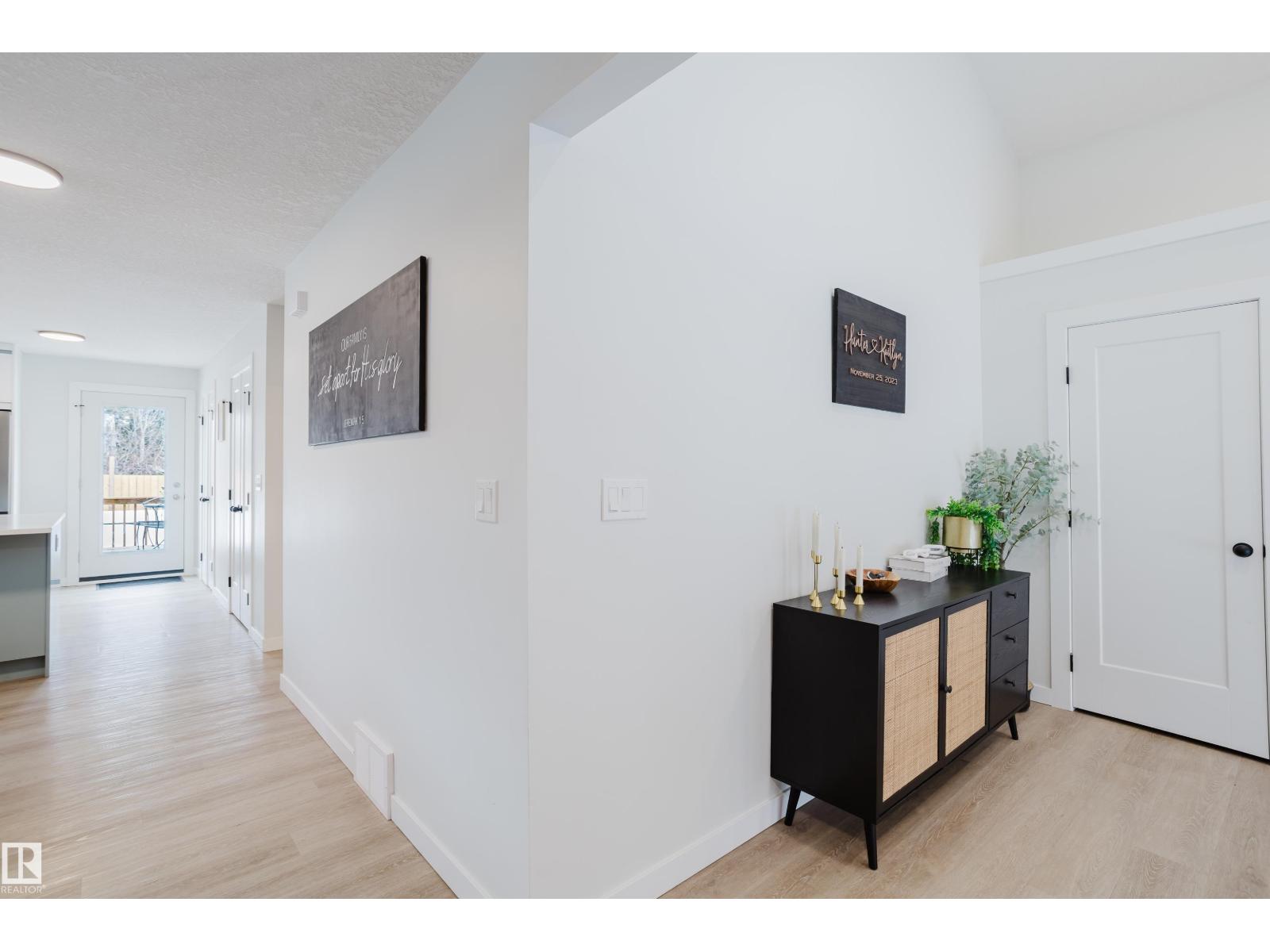 13 LORRAINE CR, St. Albert