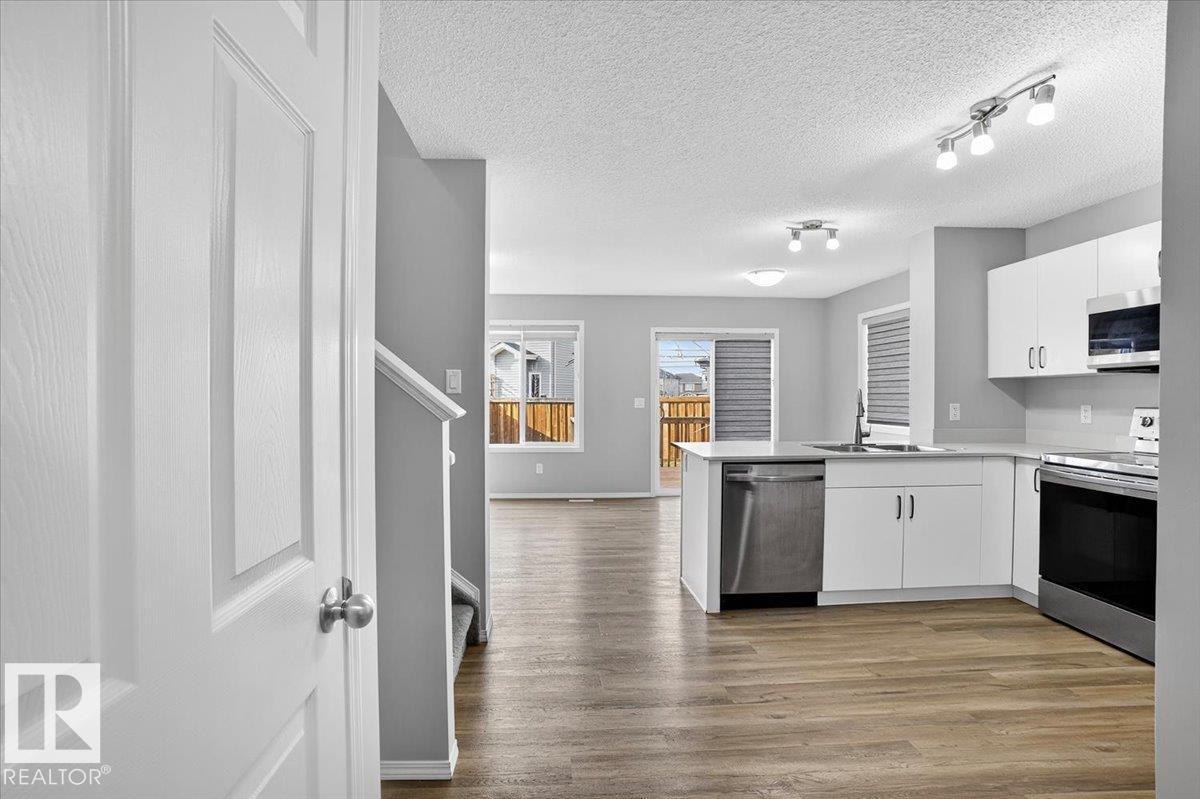 9046 COOPER LI SW, Edmonton