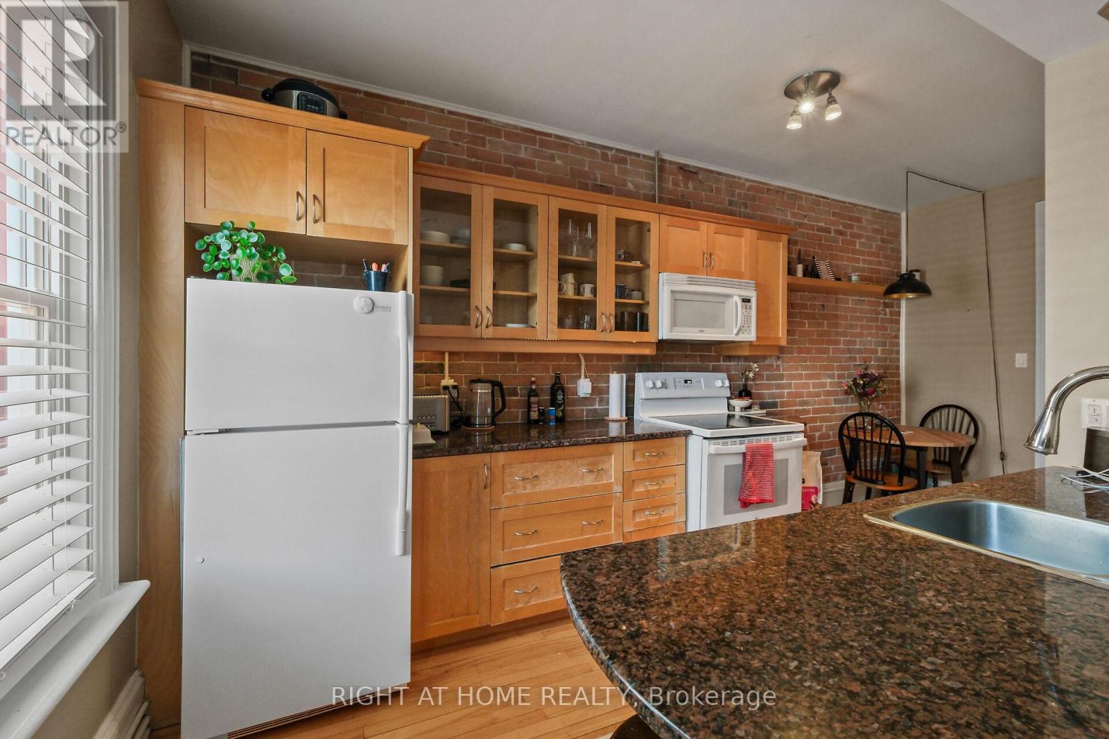 93 GILMOUR STREET - 10