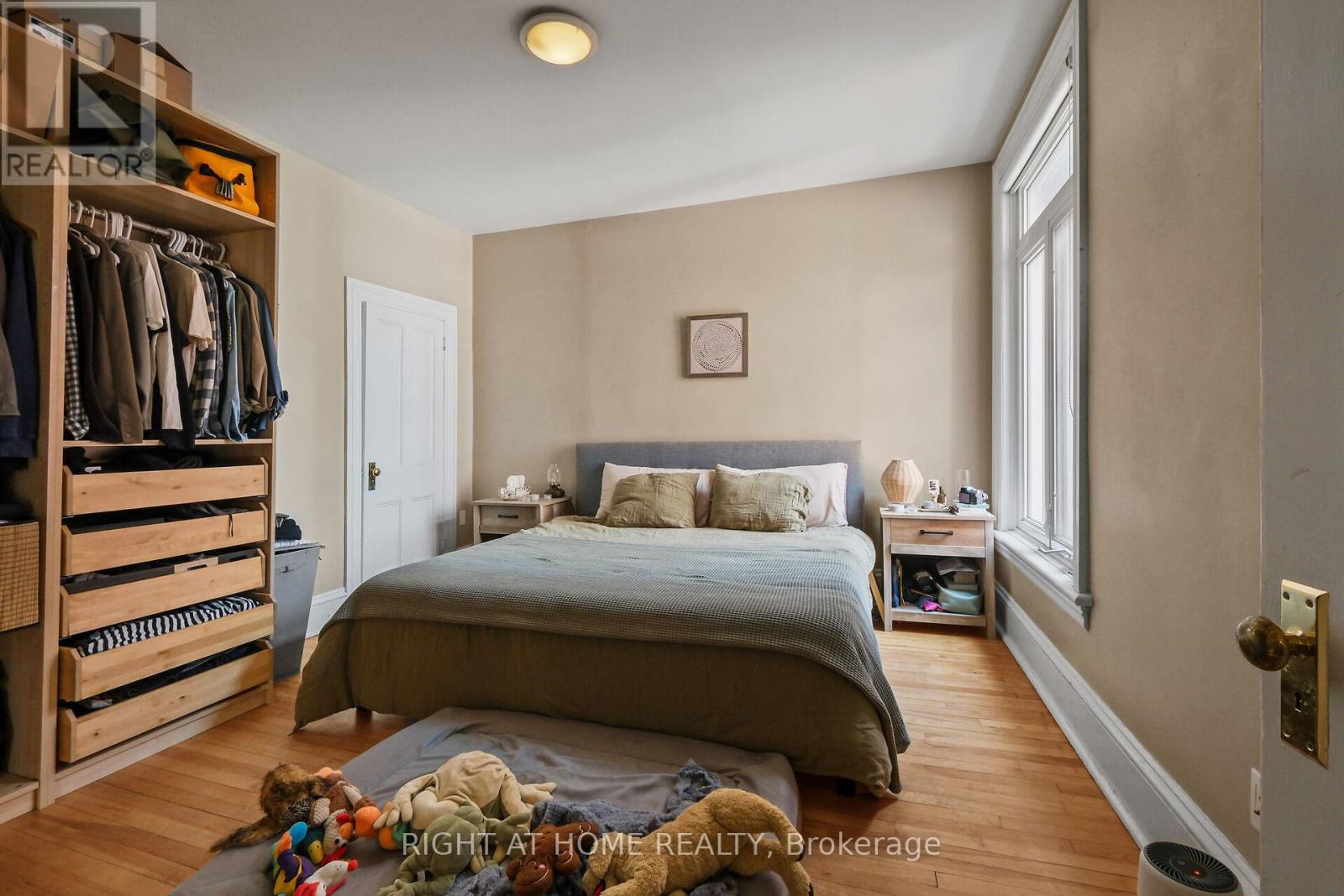93 GILMOUR STREET - 13