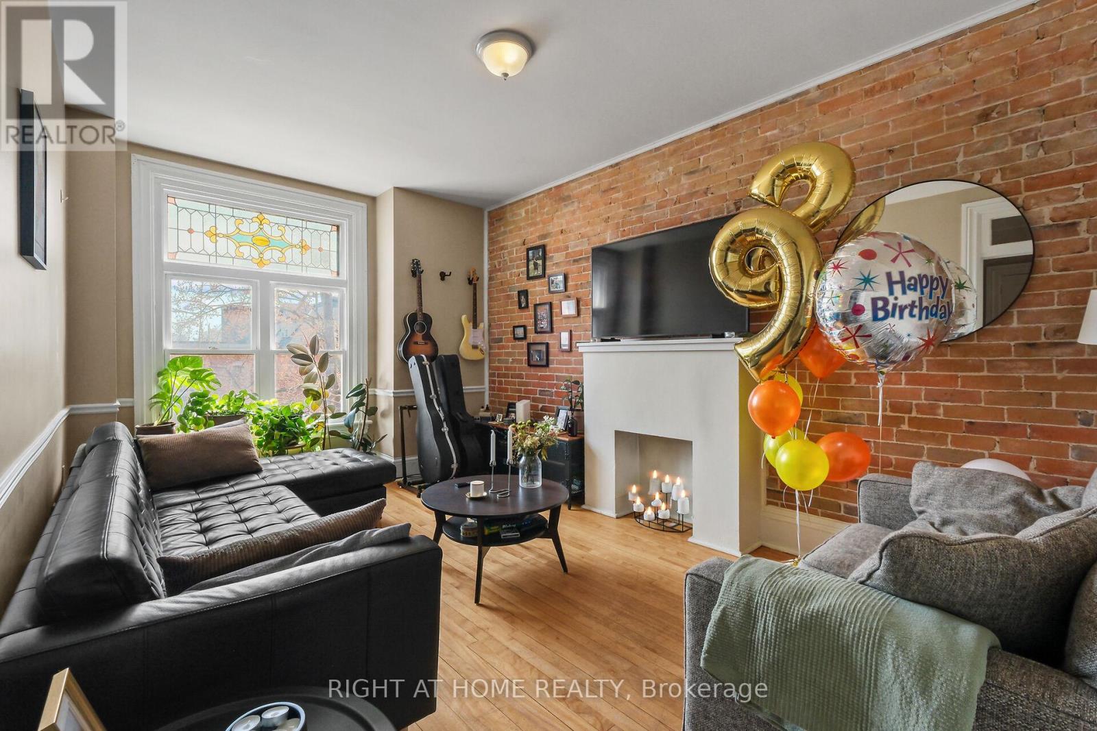 93 GILMOUR STREET - 16