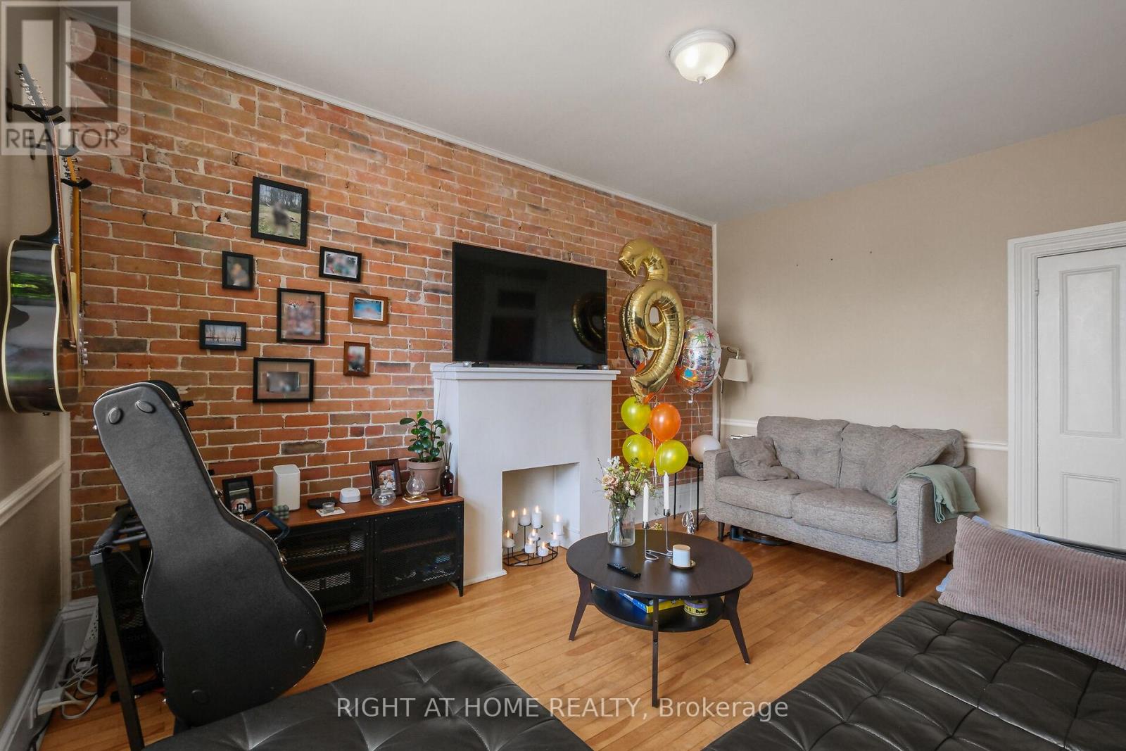 93 GILMOUR STREET - 17
