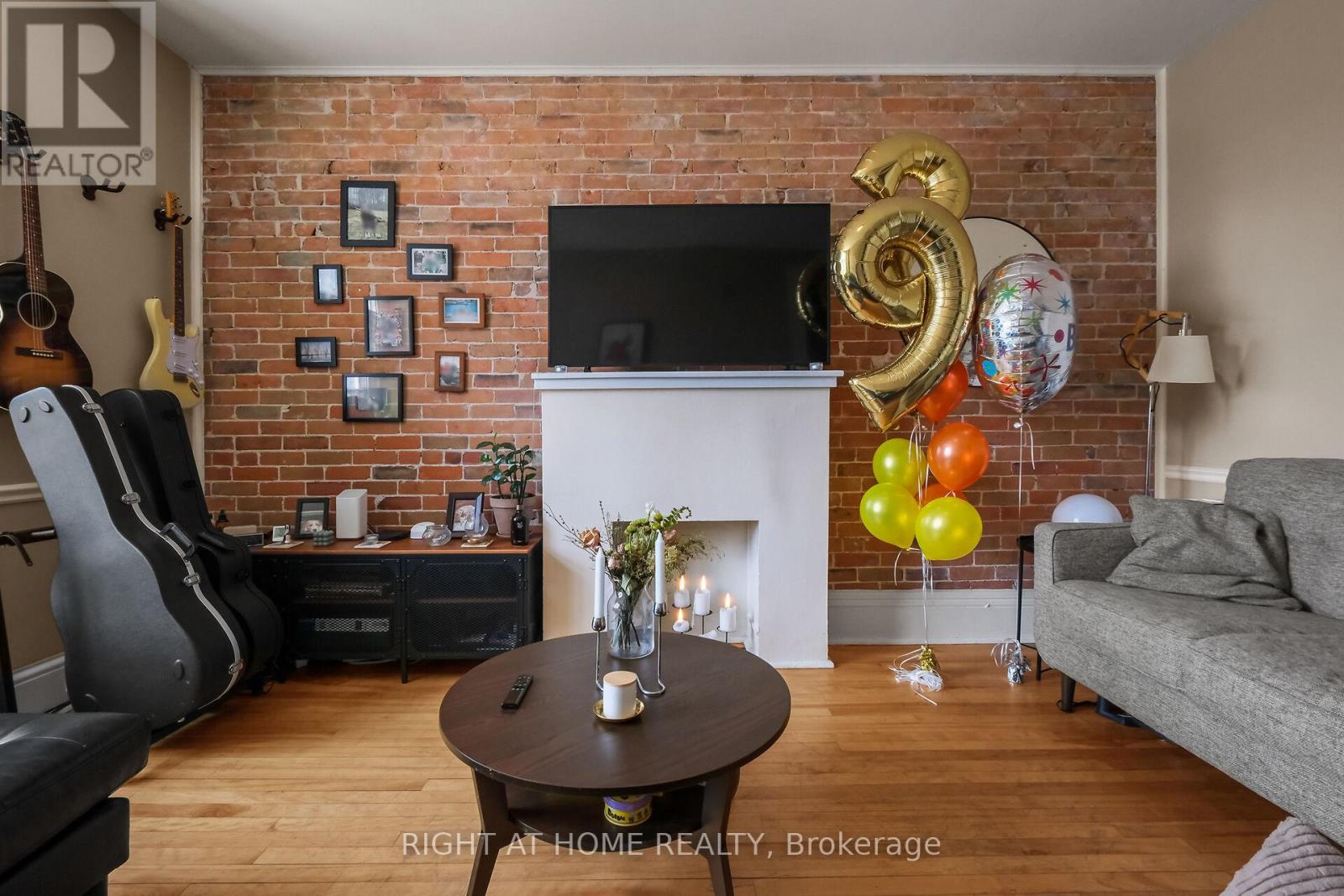 93 GILMOUR STREET - 19