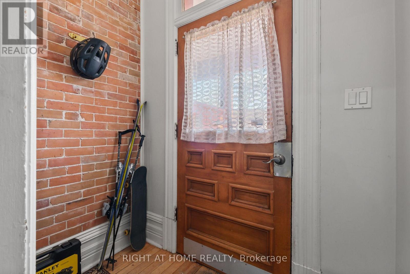 93 GILMOUR STREET - 24