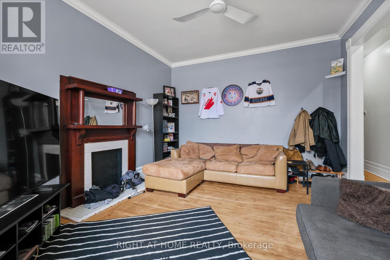 93 GILMOUR STREET - 26