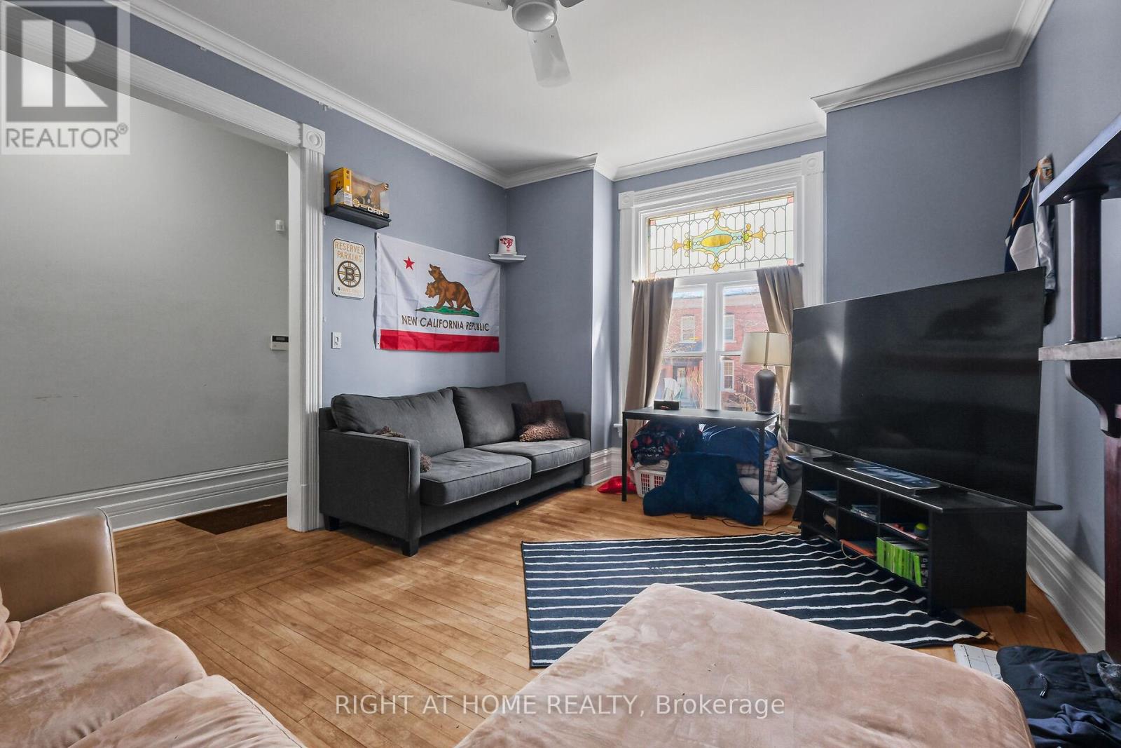 93 GILMOUR STREET - 27