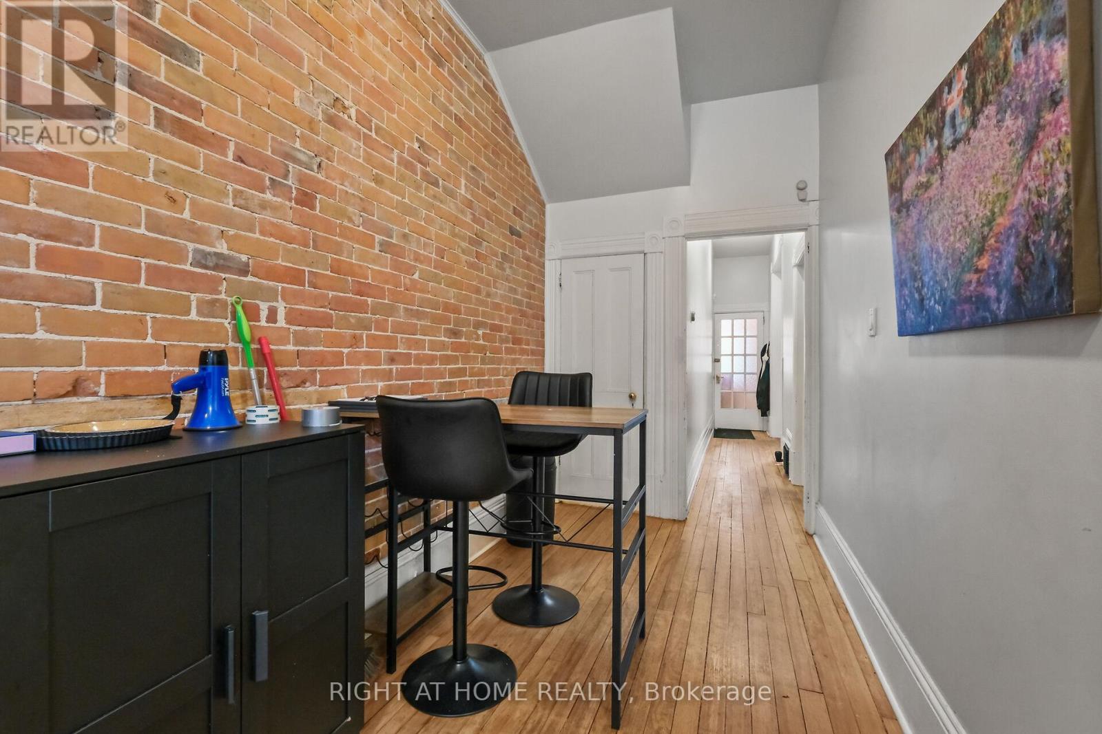 93 GILMOUR STREET - 31