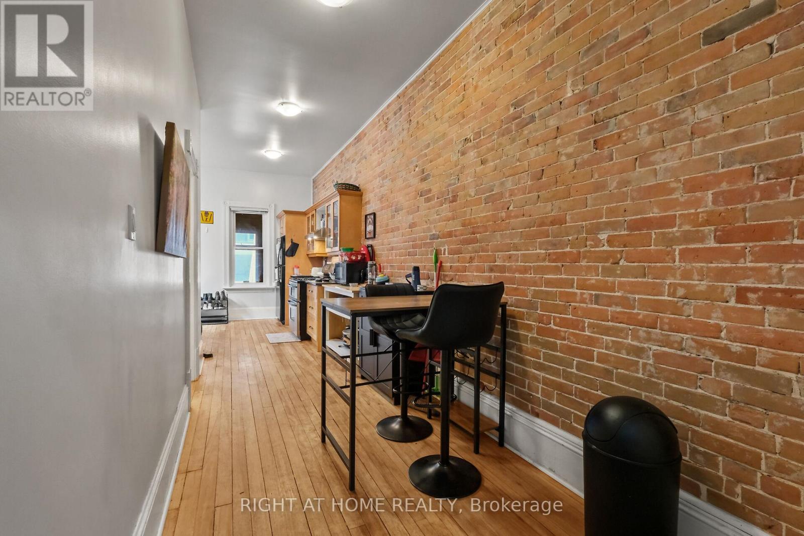 93 GILMOUR STREET - 32