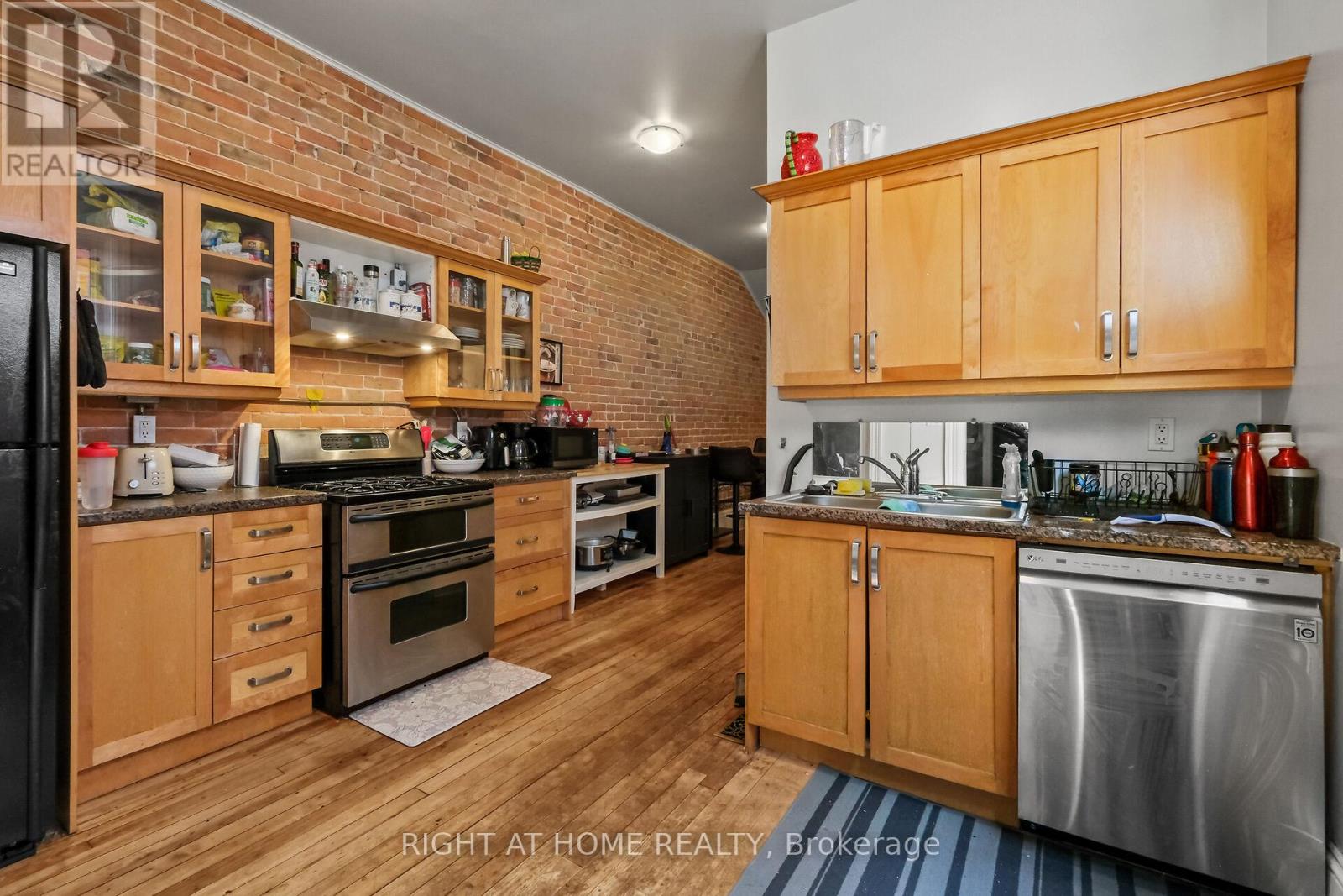 93 GILMOUR STREET - 33