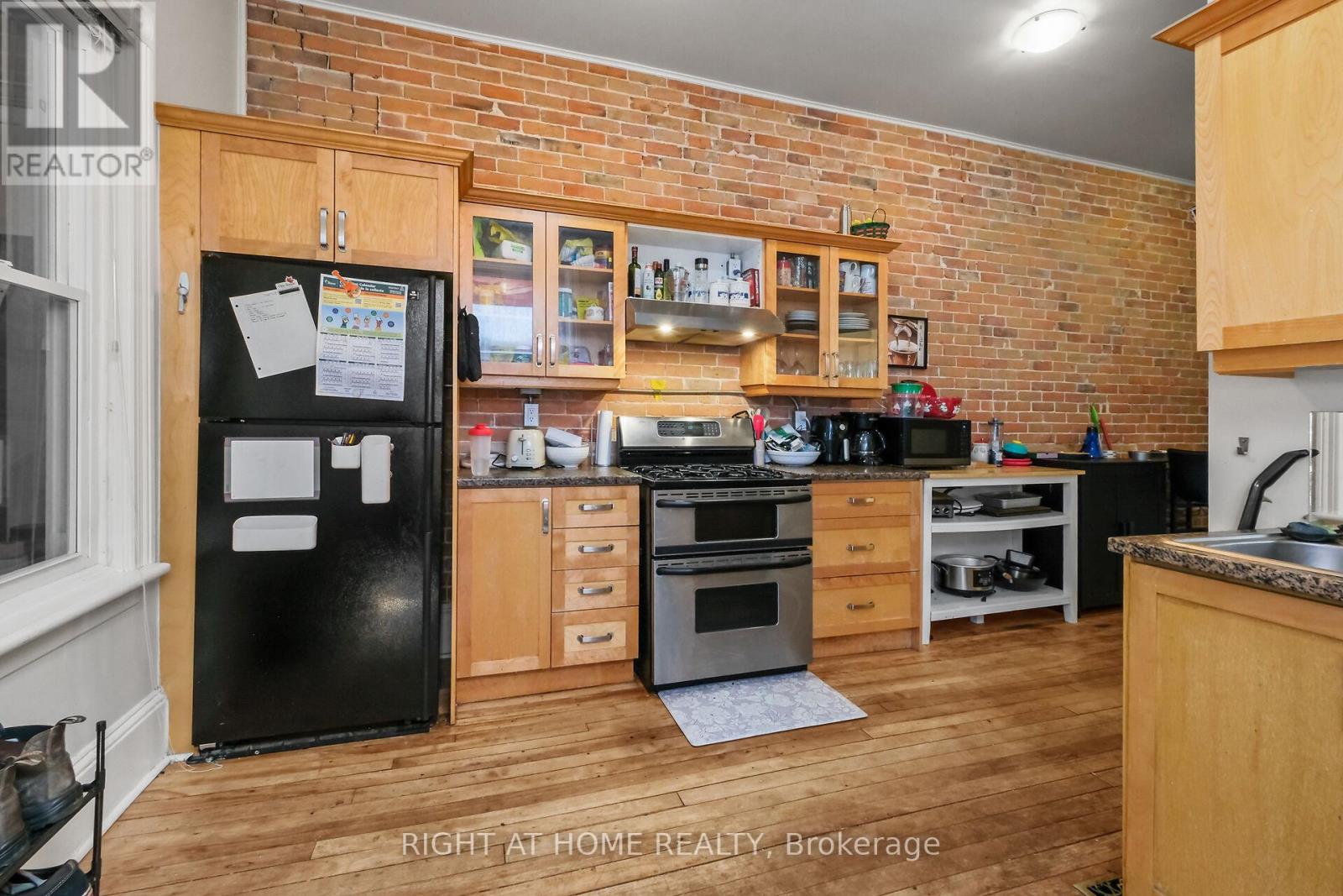 93 GILMOUR STREET - 34