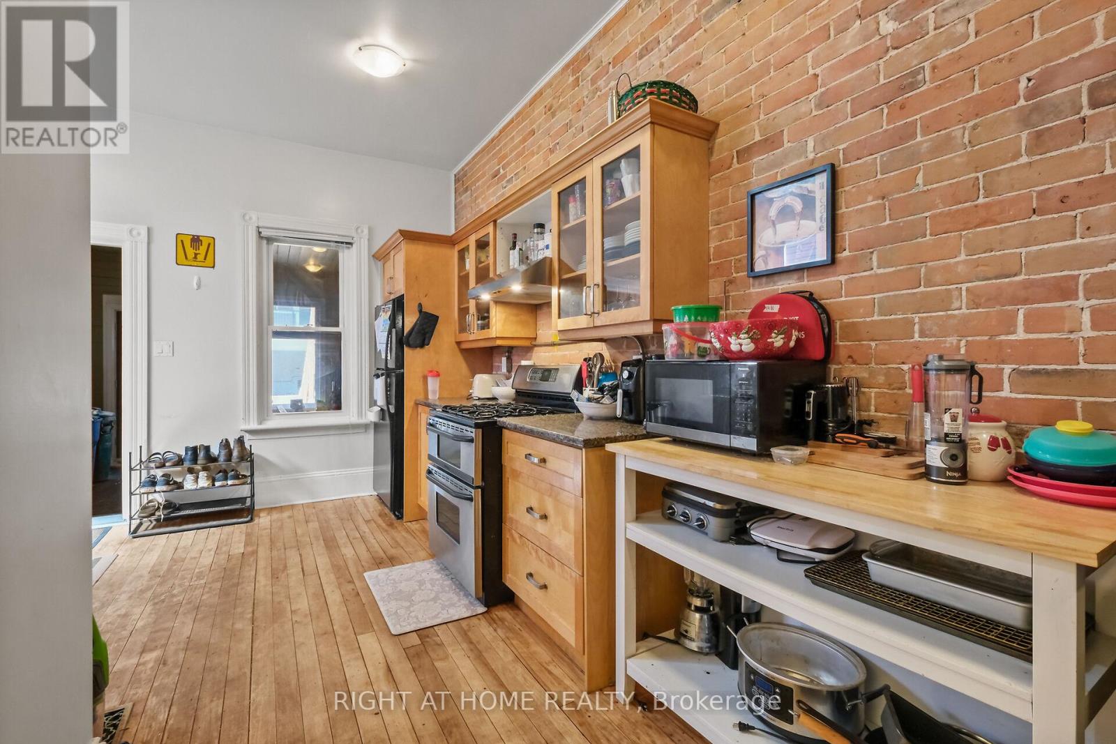 93 GILMOUR STREET - 36