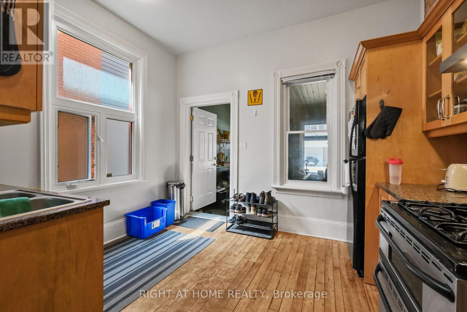 93 GILMOUR STREET - 37