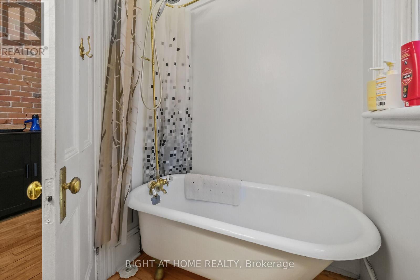 93 GILMOUR STREET - 39