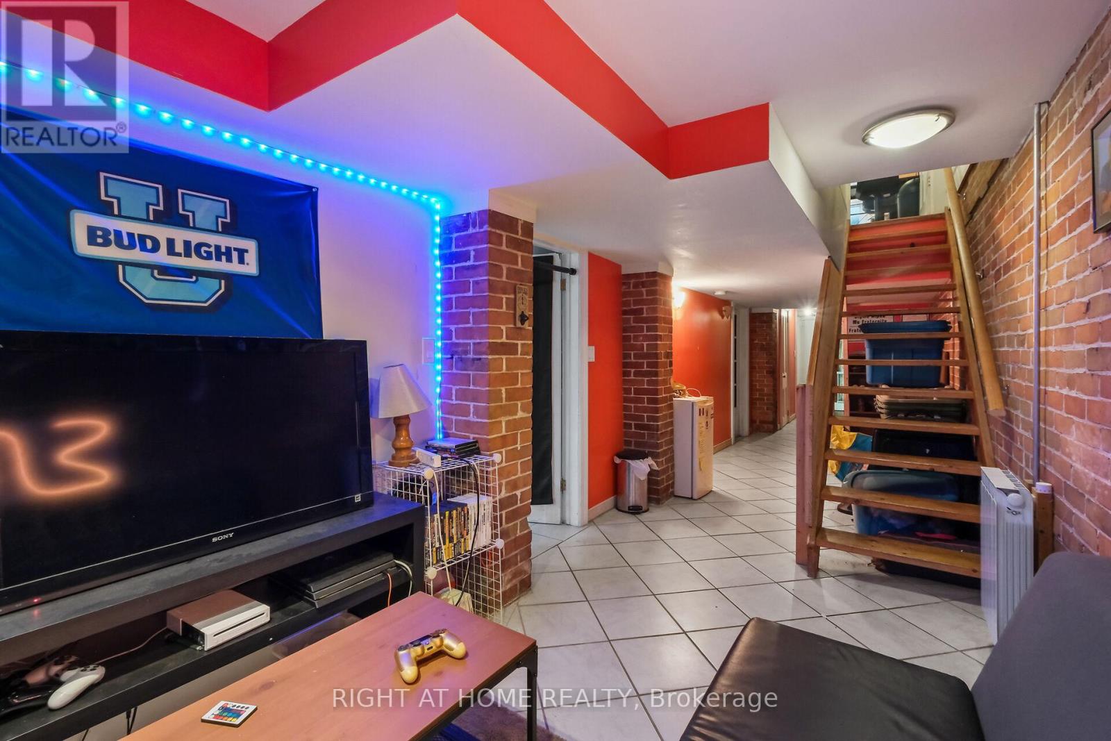 93 GILMOUR STREET - 42