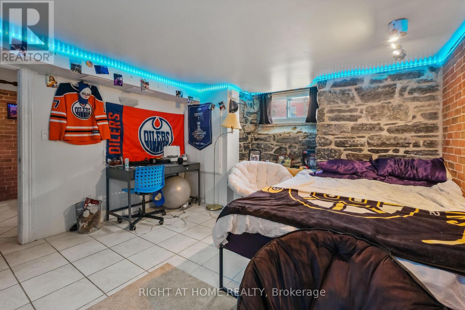 93 GILMOUR STREET - 45