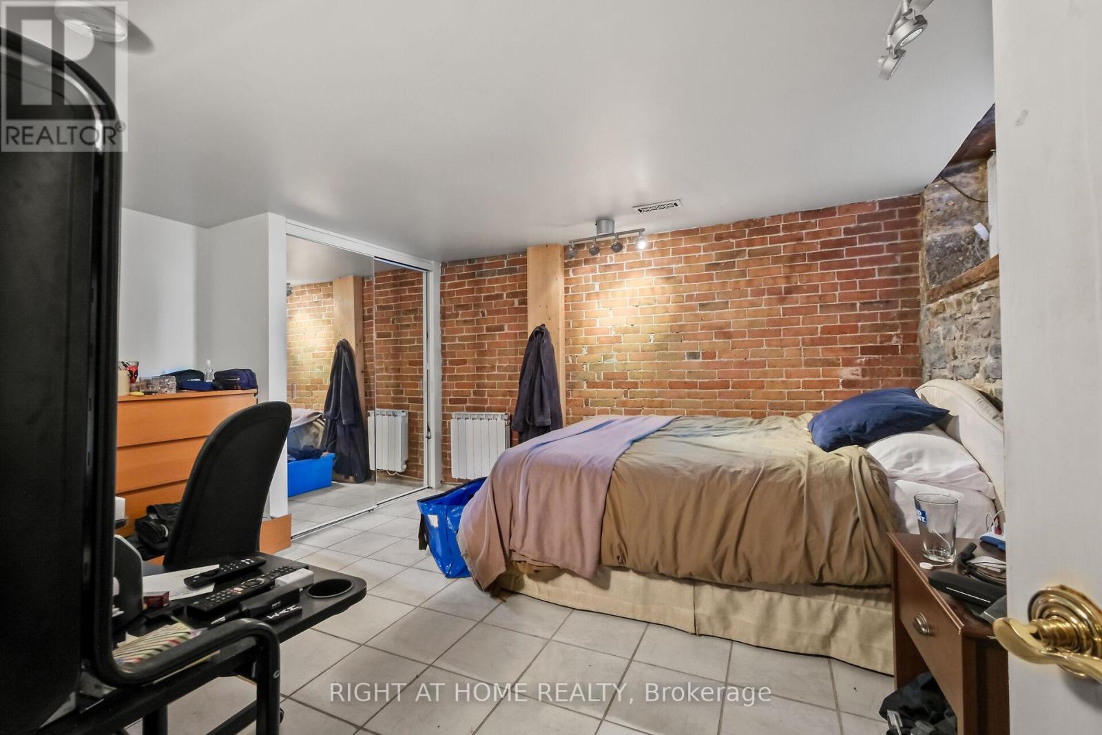 93 GILMOUR STREET - 46