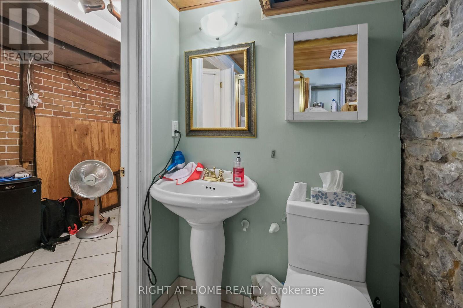 93 GILMOUR STREET - 48