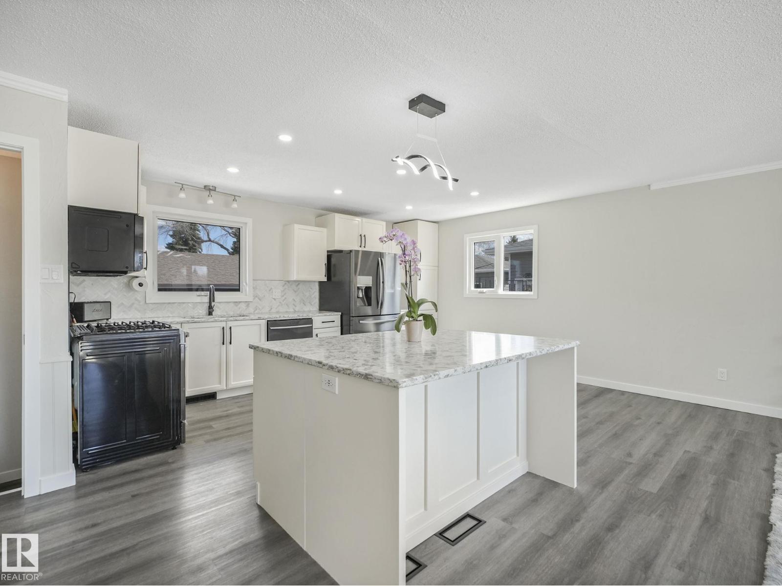 17 OATWAY ST, Spruce Grove