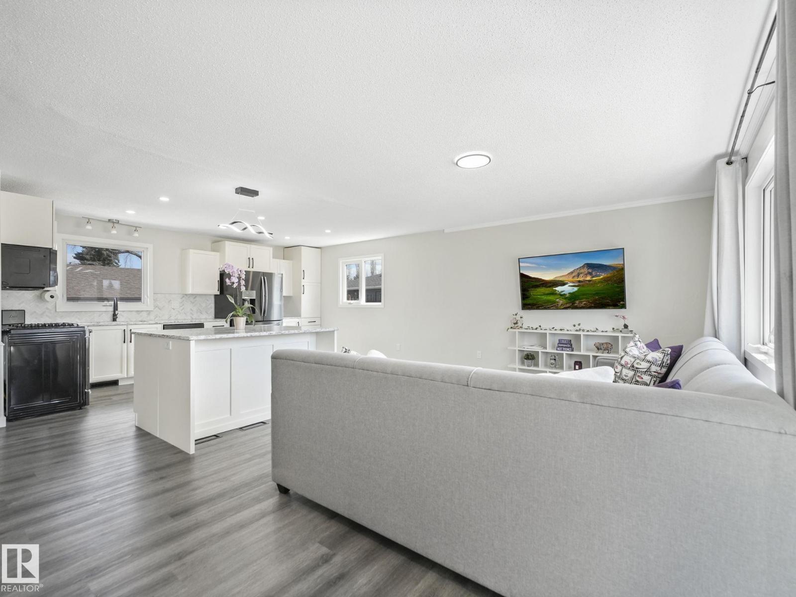 17 OATWAY ST, Spruce Grove