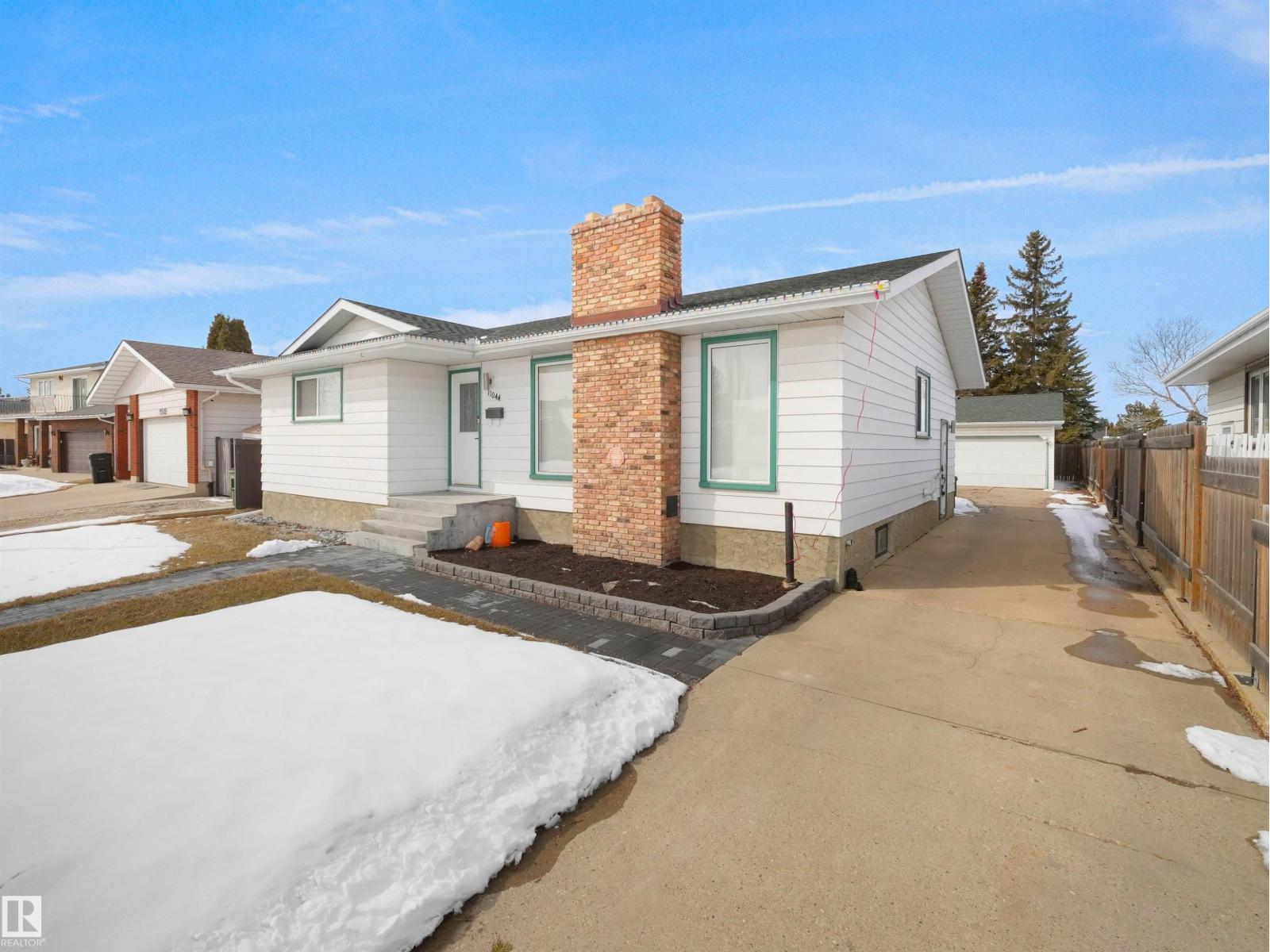 11044 166 AV NW, Edmonton