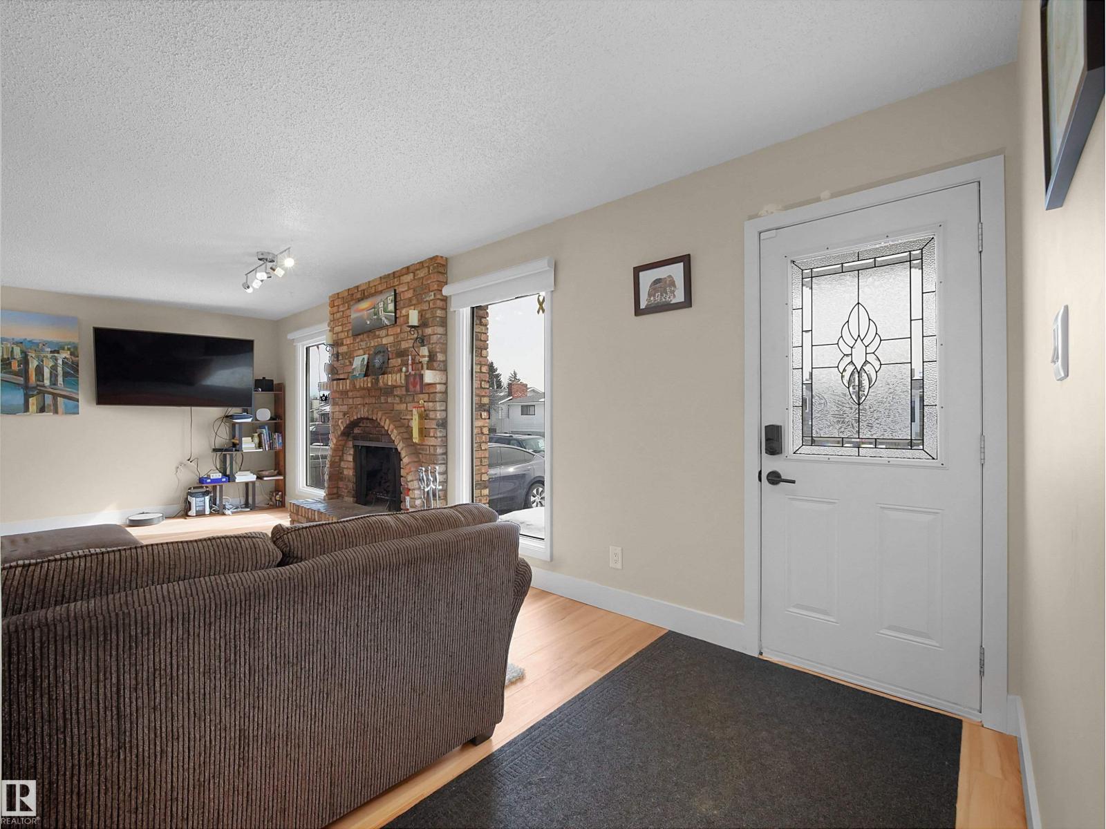 11044 166 AV NW, Edmonton