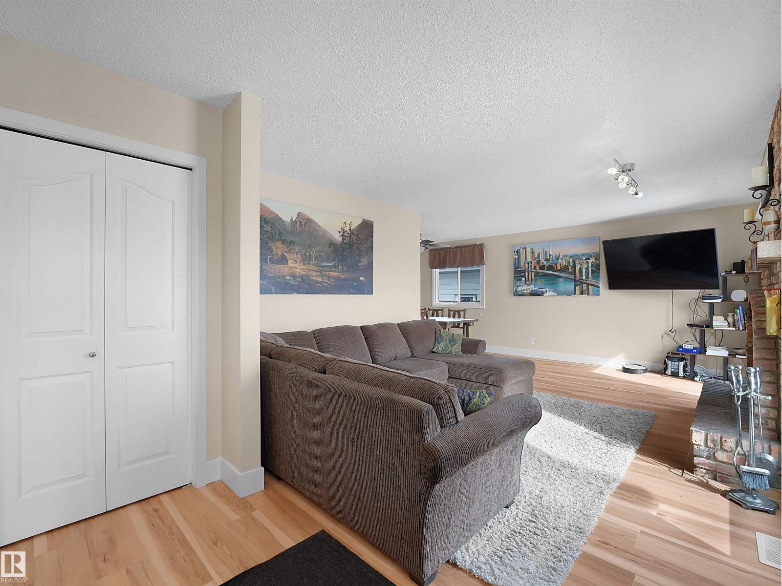 11044 166 AV NW, Edmonton