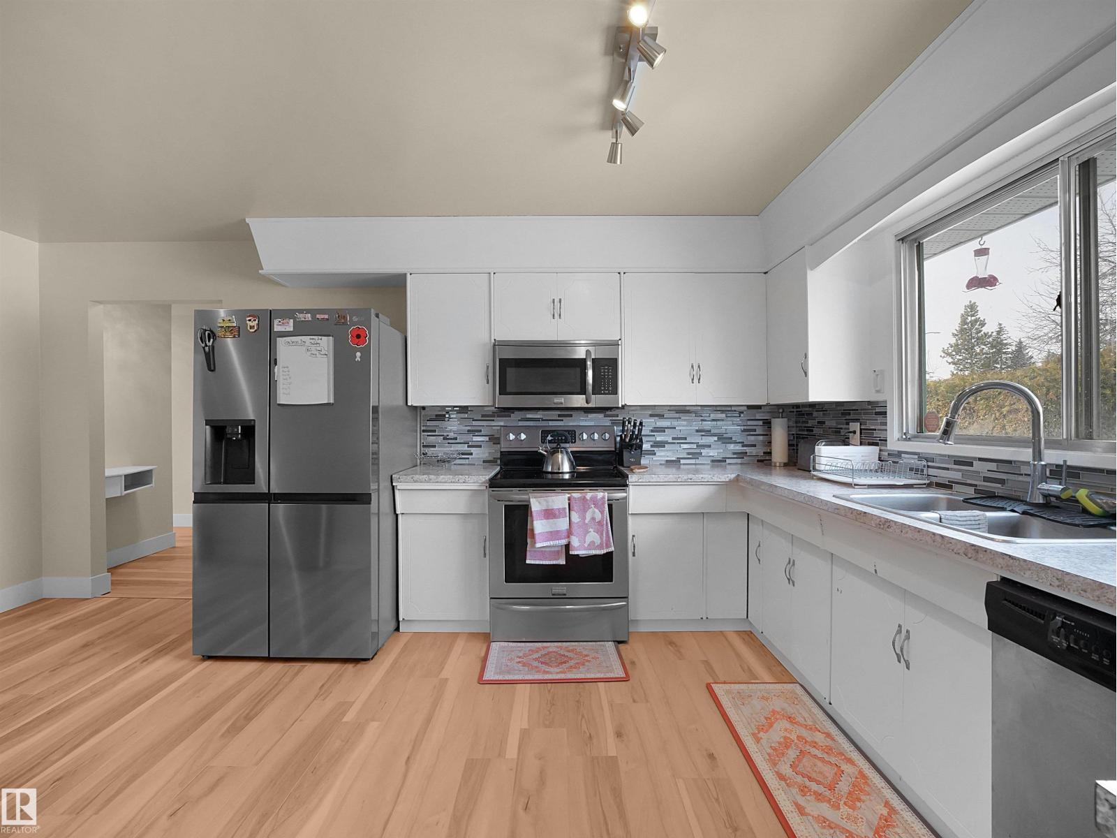 11044 166 AV NW, Edmonton