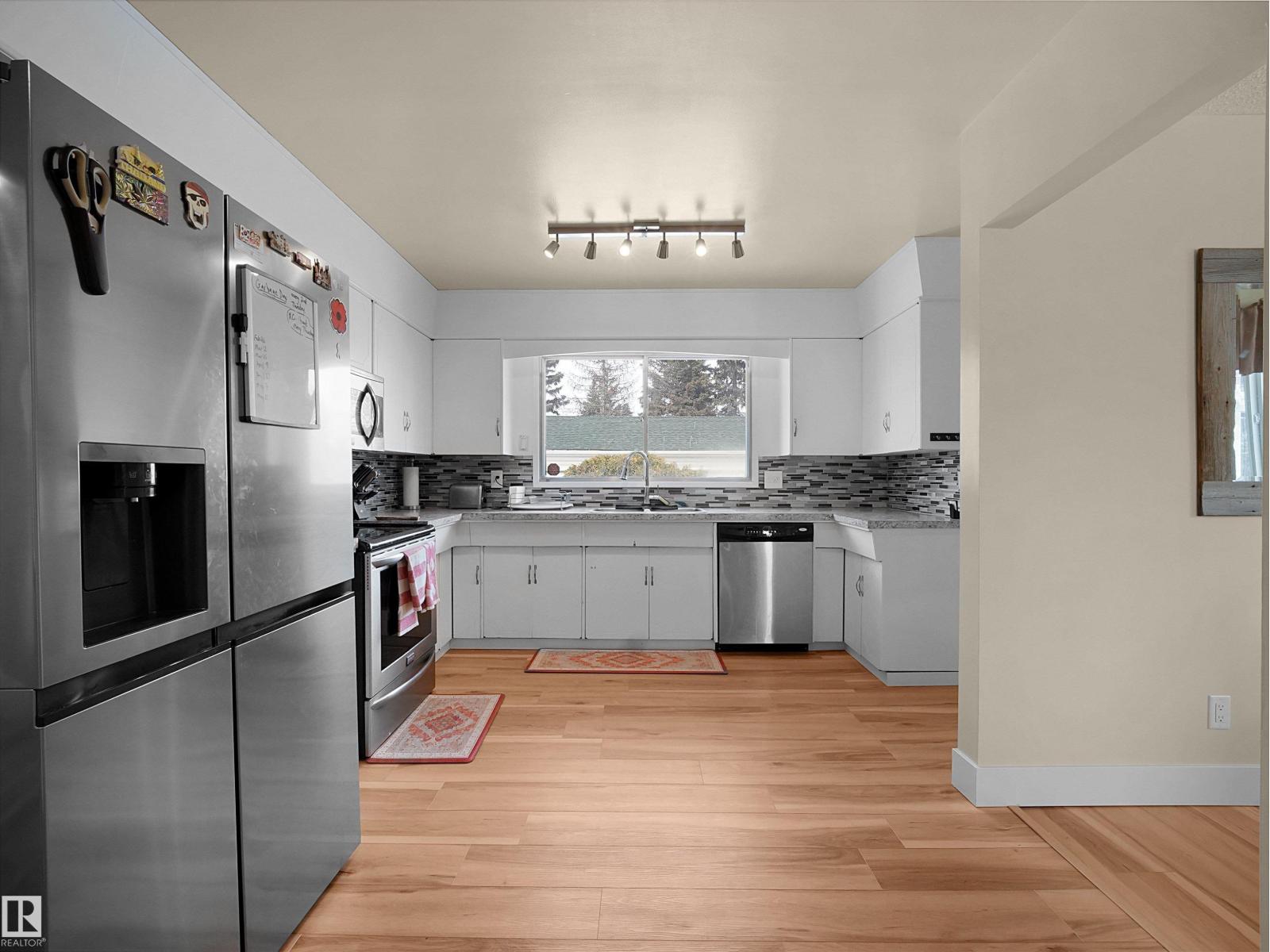 11044 166 AV NW, Edmonton