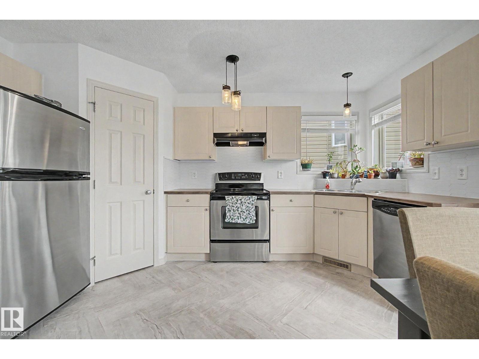 9111 213 ST NW, Edmonton