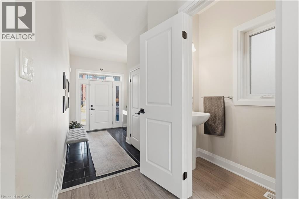 38 SPORTSMAN HILL Street, Kitchener, Ontario, N2H5T3 — Photo 2