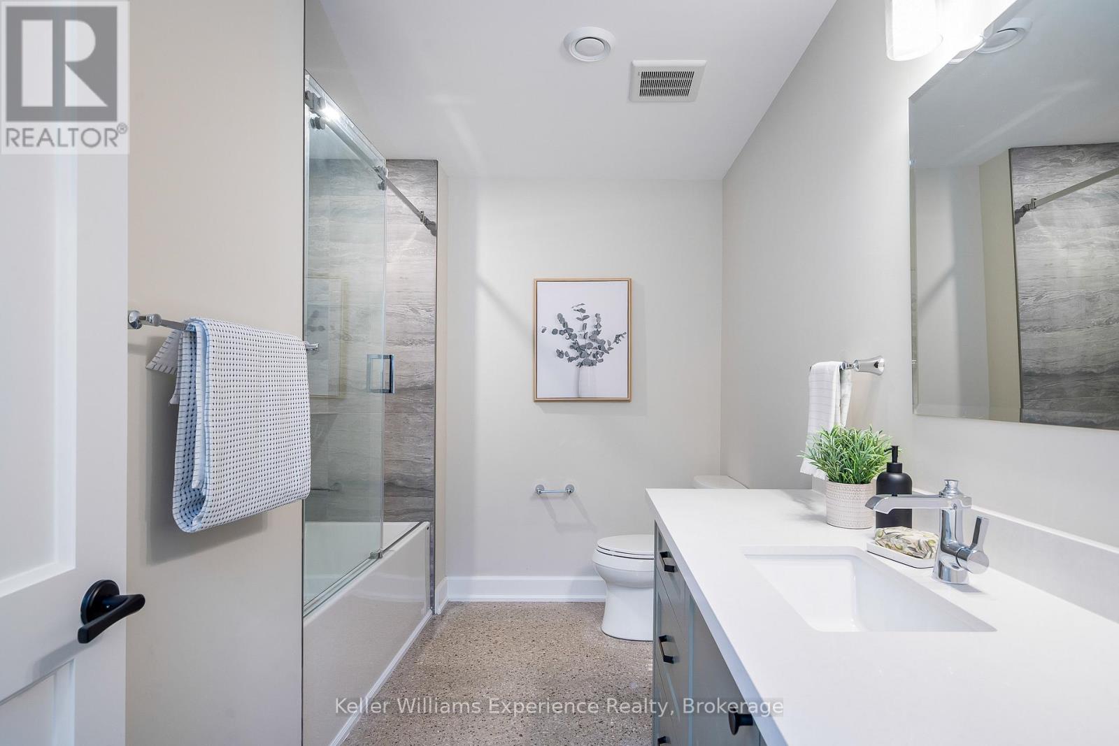 An Elegant 4-Piece Bath