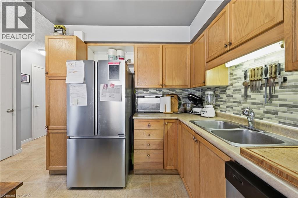 124 GOSLING GARDENS Gardens Unit# 50, Guelph, Ontario, N1G5K6 — Photo 11