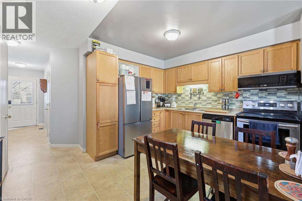 124 GOSLING GARDENS Gardens Unit# 50, Guelph, Ontario, N1G5K6 — Photo 8