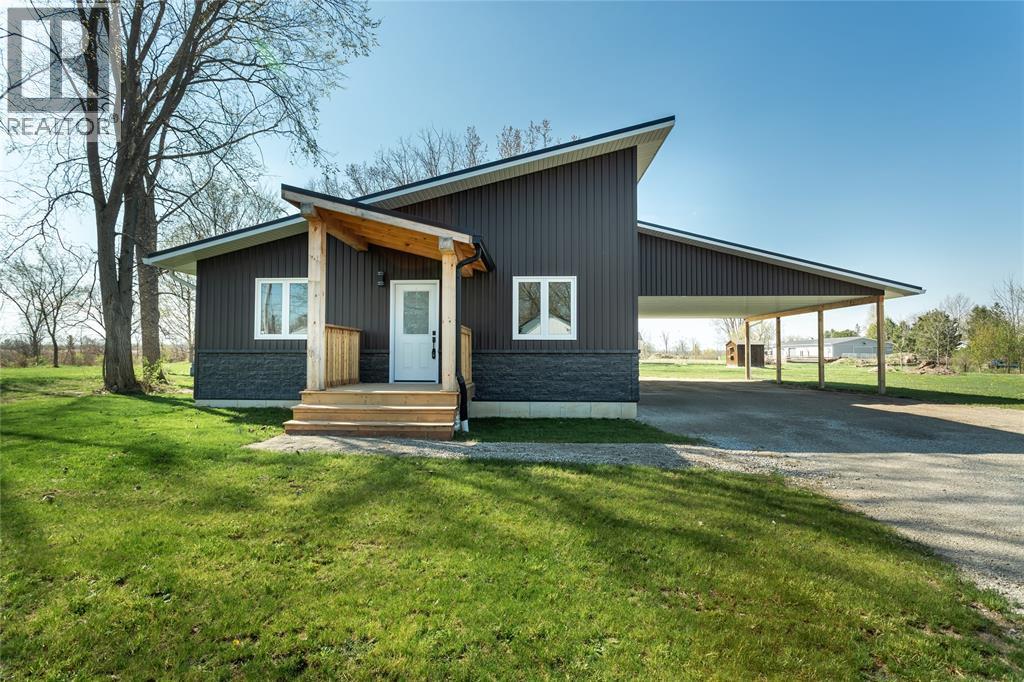 4589 VICTORIA STREET, Oil Springs, Ontario, N0N1P0 — Photo 2
