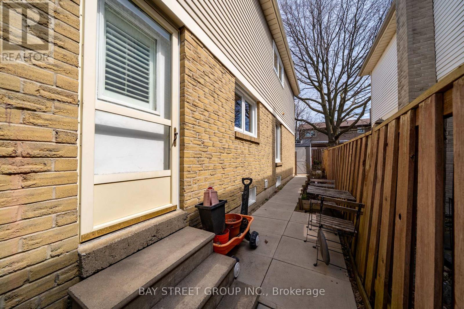 33 WINBORNE ROAD - 34